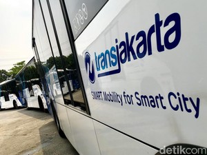 TransJakarta Alihkan 3 Rute Imbas Demo di Patung Kuda Hari Ini