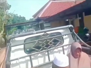 Viral Ambulans Puskesmas di Bekasi Tak Bisa Dipinjam, Warga Dibawa Pakai Pikap