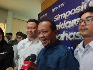 Muncul Gerakan Salam 4 Jari, Bahlil: Orang Mau Kalah Selalu Gelisah