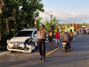 Laka Adu Banteng Ertiga vs Innova di Cangkringan Sleman