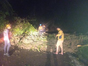 Masih Tertimbun Longsor, Jalur Pantai Barat Madina Belum Bisa Dilewati