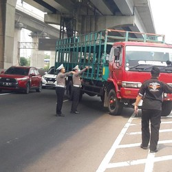 Mulai Besok, Mobil Barang Rute Jakarta, Banten-Jabar Haram Via Tol Ini