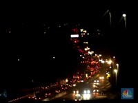 Penampakan Tol Cikampek Malam Ini, Kepadatan Kian Meningkat
