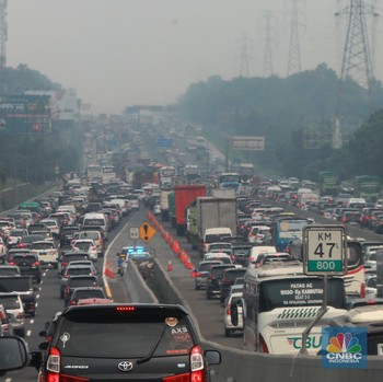 Padat Arus Mudik Nataru, Jakarta-Cikampek Berlaku Contraflow