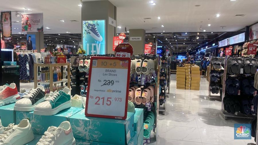 Transmart Full Day Sale kembali digelar pada Sabtu (23/12/2023) hari ini. Beberapa produk mendapatkan diskon hari ini. (CNBC Indonesia/Novina Putri)