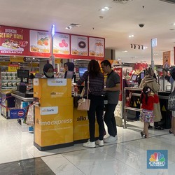 Makin Malam Transmart Kokas Makin Ramai, Ada Diskon 50%+20%