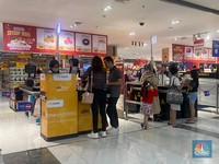 Makin Malam Transmart Kokas Makin Ramai, Ada Diskon 50%+20%