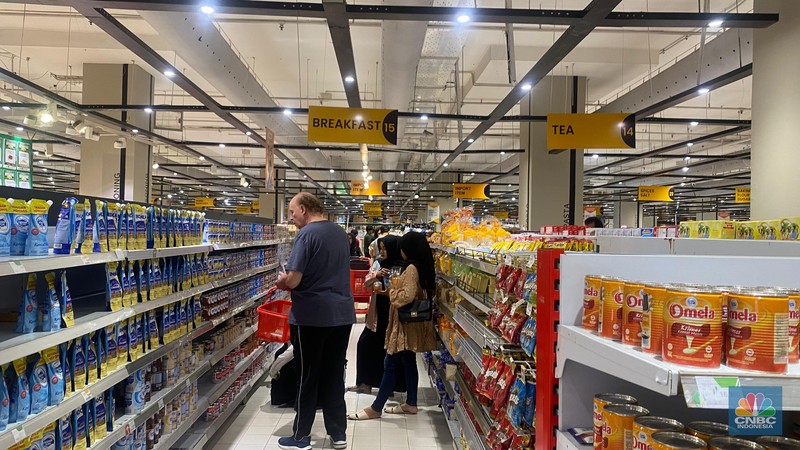Transmart Full Day Sale kembali digelar pada Sabtu (23/12/2023) hari ini. Beberapa produk mendapatkan diskon hari ini. (CNBC Indonesia/Novina Putri) Transmart Full Day Sale kembali digelar pada Sabtu (23/12/2023) hari ini. Beberapa produk mendapatkan diskon hari ini. (CNBC Indonesia/Novina Putri)