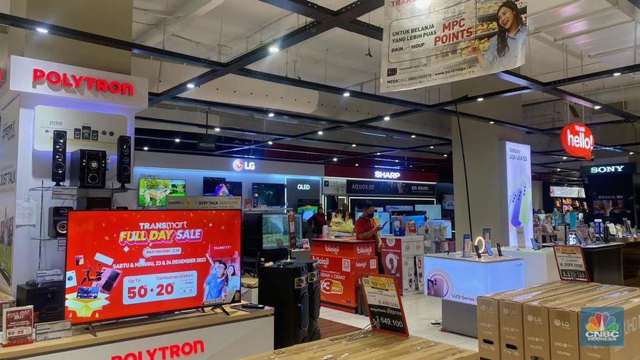 Transmart Full Day Sale kembali digelar pada Sabtu (23/12/2023) hari ini. Beberapa produk mendapatkan diskon hari ini. (²©²ÊÍøÕ¾/Novina Putri)