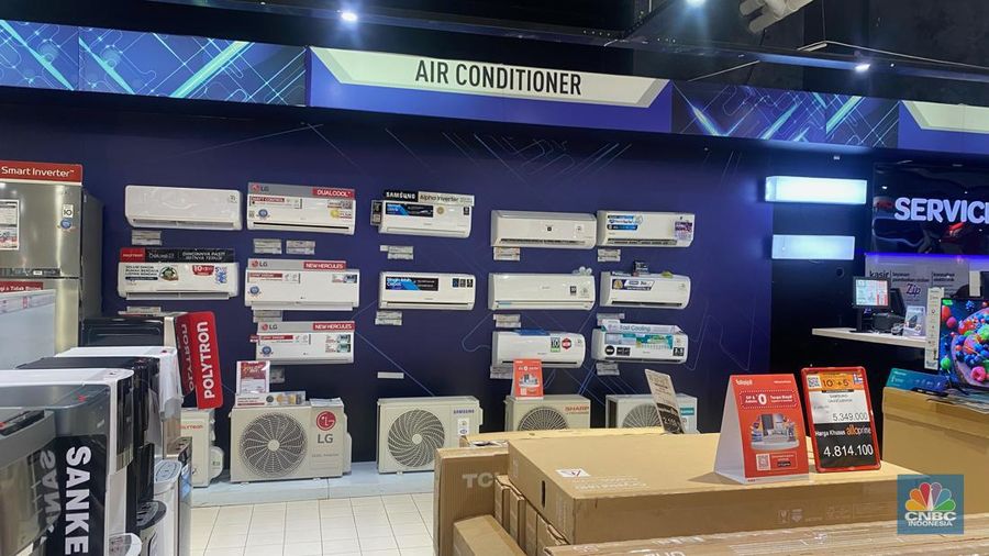 Transmart Full Day Sale kembali digelar pada Sabtu (23/12/2023) hari ini. Beberapa produk mendapatkan diskon hari ini. (CNBC Indonesia/Novina Putri)