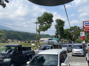 Antrean Kendaraan Mengular 4 KM di Jalur Menuju Wisata Telaga Sarangan
