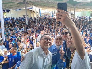 Ajak Raffi-Nagita ke Lampung, Zulhas-Putri Rayakan Tahun Politik Bahagia