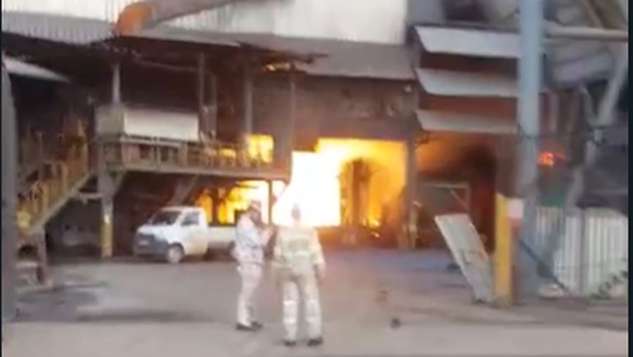Ledakan tungku PT ITSS, Morowali yang menyebabkan kebakaran hebat. (Dok.katsaing ketua Exco Partai Buruh Kab Morowali )