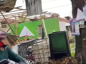 90 Rumah Rusak Usai Diterjang Puting Beliung di Kabupaten Bandung