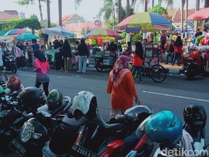 Tak Ada CFD di Klaten Hari Ini, Warga Geser Serbu Alun-alun