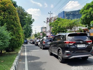 Arus Lalin di Sekitar Mal Solo Paragon Macet Siang Ini