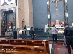 Tim Gegana Sterilisasi 185 Gereja di Jakbar Jelang Misa Natal
