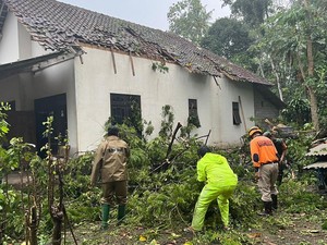 Rumah Warga di Blitar Rusak Usai Diterjang Hujan dan Angin Kencang