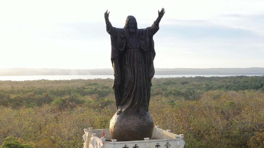Pembangunan Objek Wisata Rohani Patung Yesus Kristus setinggi 61 meter di Bukit Sibea-bea Desa Janji Martahan Kecamatan Harian. (Samosirkab.go.id)