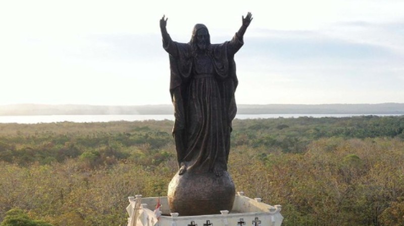 Pembangunan Objek Wisata Rohani Patung Yesus Kristus setinggi 61 meter di Bukit Sibea-bea Desa Janji Martahan Kecamatan Harian. (Samosirkab.go.id)