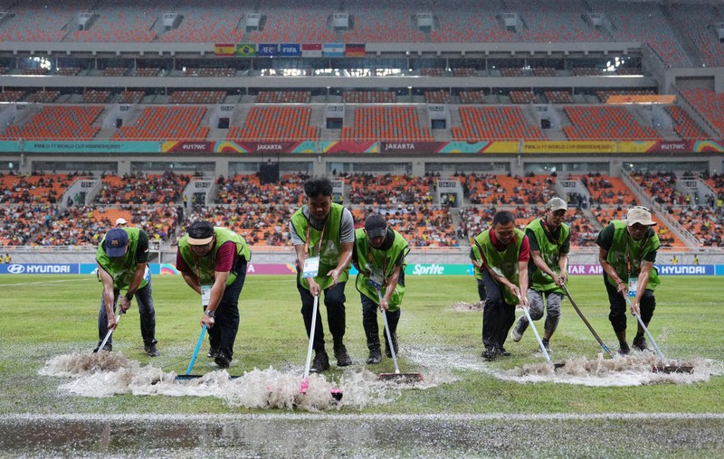 Suasana Jakarta Internasional Stadium (JIS) Selasa (4/7/2023). Jakarta International Stadium (JIS) di Ancol, Jakarta Utara akan direnovasi pemerintah. JIS disebut masuk dalam daftar stadion sepak bola yang akan menjadi tempat pertandingan Piala Dunia U-17 pada 10 November sampai dengan 2 Desember 2023. (CNBC Indonesia/Faisal Rahman) Suasana Jakarta Internasional Stadium (JIS) Selasa (4/7/2023). Jakarta International Stadium (JIS) di Ancol, Jakarta Utara akan direnovasi pemerintah. JIS disebut masuk dalam daftar stadion sepak bola yang akan menjadi tempat pertandingan Piala Dunia U-17 pada 10 November sampai dengan 2 Desember 2023. (CNBC Indonesia/Faisal Rahman)