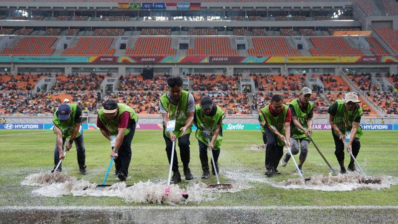 Suasana Jakarta Internasional Stadium (JIS) Selasa (4/7/2023). Jakarta International Stadium (JIS) di Ancol, Jakarta Utara akan direnovasi pemerintah. JIS disebut masuk dalam daftar stadion sepak bola yang akan menjadi tempat pertandingan Piala Dunia U-17 pada 10 November sampai dengan 2 Desember 2023. (CNBC Indonesia/Faisal Rahman)