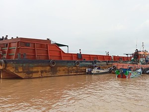 Tug Boat Nabrak Kapal Logistik, Basarnas Palembang Cari Nakhoda yang Tenggelam