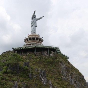 Wow! Patung Yesus Tertinggi Dunia Ternyata Ada di Indonesia