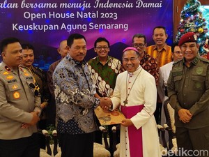 Safari ke Gereja di Semarang, Pj Gubernur Jateng Pastikan Natal Kondusif
