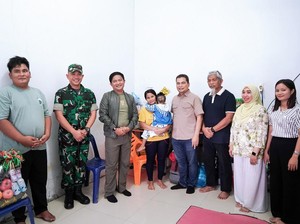 Pj Gubsu Jenguk Balita Warga Nias Utara Penderita Benjolan Kepala