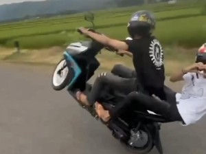 Remaja di Soppeng Bikin Konten Freestyle Motor Berujung Ditilang