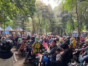 Ragunan Diserbu Warga di Momen Libur Natal, Lalin Macet