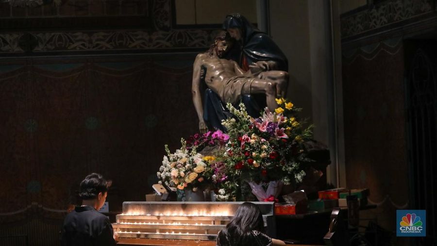 Suasana pelaksaan Misa Natal di Gereja Katedral, Jakarta, Senin (25/12/2023). (CNBC Indonesia/Faisal Rahman)