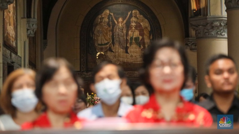 Suasana pelaksaan Misa Natal di Gereja Katedral, Jakarta, Senin (25/12/2023). (CNBC Indonesia/Faisal Rahman) Suasana pelaksaan Misa Natal di Gereja Katedral, Jakarta, Senin (25/12/2023). (CNBC Indonesia/Faisal Rahman)