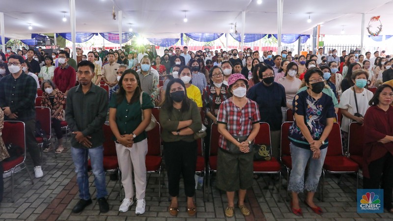 Suasana pelaksaan Misa Natal di Gereja Katedral, Jakarta, Senin (25/12/2023). (CNBC Indonesia/Faisal Rahman) Suasana pelaksaan Misa Natal di Gereja Katedral, Jakarta, Senin (25/12/2023). (CNBC Indonesia/Faisal Rahman)