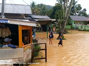 Banjir-Longsor Terjang Lima Puluh Kota Sumbar, 1 Pengendara Tewas