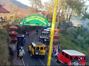 Ratusan Jip WIsata Bromo di Pasuruan Sudah Terpesan hingga Tahun Baru