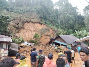 2 Bangunan di Madina Hancur Tertimpa Longsor
