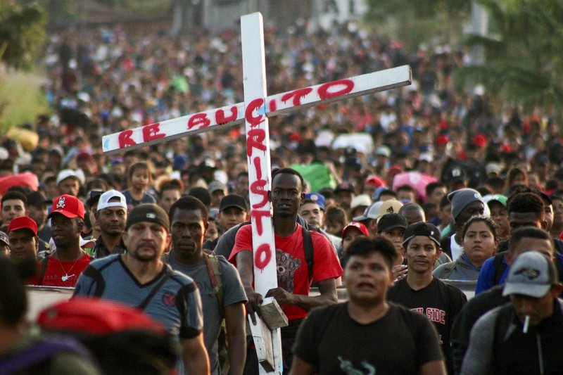 Migrants walk as they leave Tapachula in a caravan to attempt to reach the U.S. border, in the state of Chiapas, Mexico December 24, 2023. REUTERS/Jose Torres