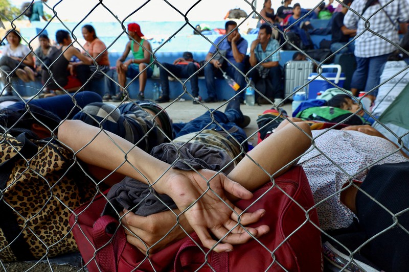Migrants walk as they leave Tapachula in a caravan to attempt to reach the U.S. border, in the state of Chiapas, Mexico December 24, 2023. REUTERS/Jose Torres