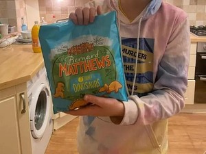 Kacau! Pesan Ayam Kalkun Utuh, Pembeli Ini Malah Dapat Dinosaurus