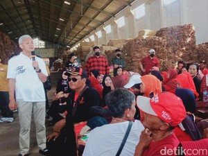 Bertemu Petani Tembakau Asepan di Klaten, Ganjar Disambati Pupuk Langka