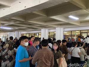 Jemaat Natal Nasional Mulai Padati Gereja Bethany Nginden Surabaya