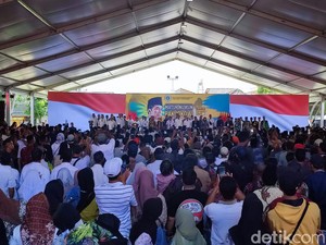 Ribuan Warga Banyuwangi Minta Presiden Jokowi Tuntaskan Program TORA