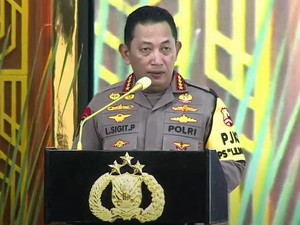 Kapolri ke Polisi yang Motornya Dipakai Ganjal Bus: Motormu Nggak Sayang?
