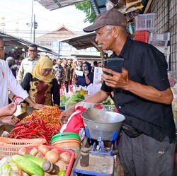 Mendag Pastikan Harga Bahan Pokok Stabil dan Pasokan Cukup