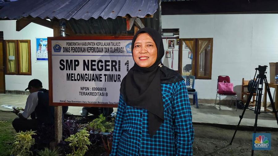 Kepala Sekolah SMP Negeri 1 Melonguane Timur, Supartiningsih. (CNBC Indonesia/Kartini Bohang)