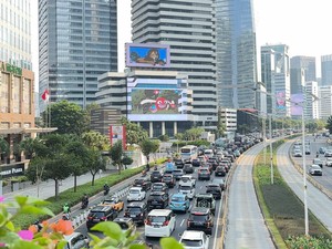 LED Chase Plaza Tampilkan Animasi 3D Anamorphic & Multi-Screen Display