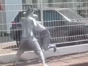 Viral Manusia Silver di Banjarmasin Adu Jotos gegara Rebutan Tempat Mangkal