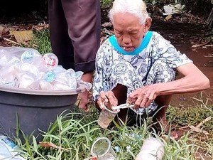 Kisah Pemulung Nenek Nani, Hidup Serba Kekurangan dan Tinggal di Rumah Doyong